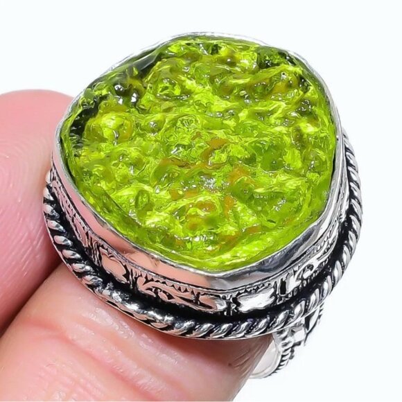 Size 7 Moldavite Quartz 925 Sterling Silver Overlay Gemstone ring - Picture 2 of 2